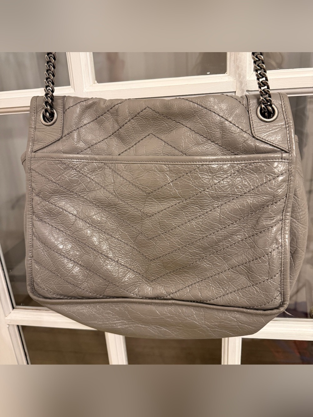 Saint Laurent Women’s Medium Niki Gray Leather Chevron Chain Shoulder Bag - Picture 2 of 5